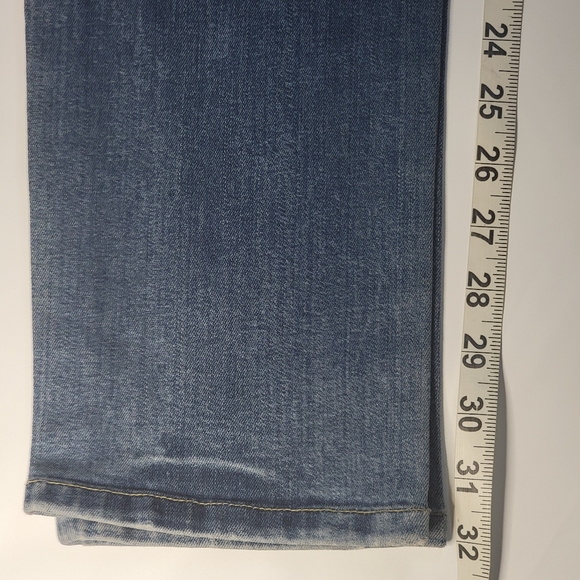 American Rag Light Wash Straight Leg Mid-Rise Distressed Jean, EUC, size 7 - Picture 8 of 8